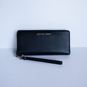 Michael Kors JST Continental L Wristlet Black
